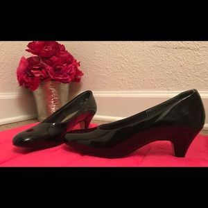 Black patent leather pumps